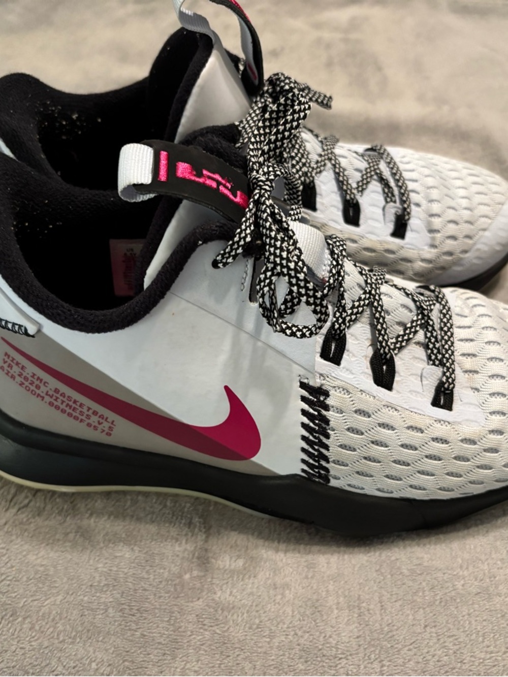 Nike LeBron Witness Youth 6.5 Sneakers
